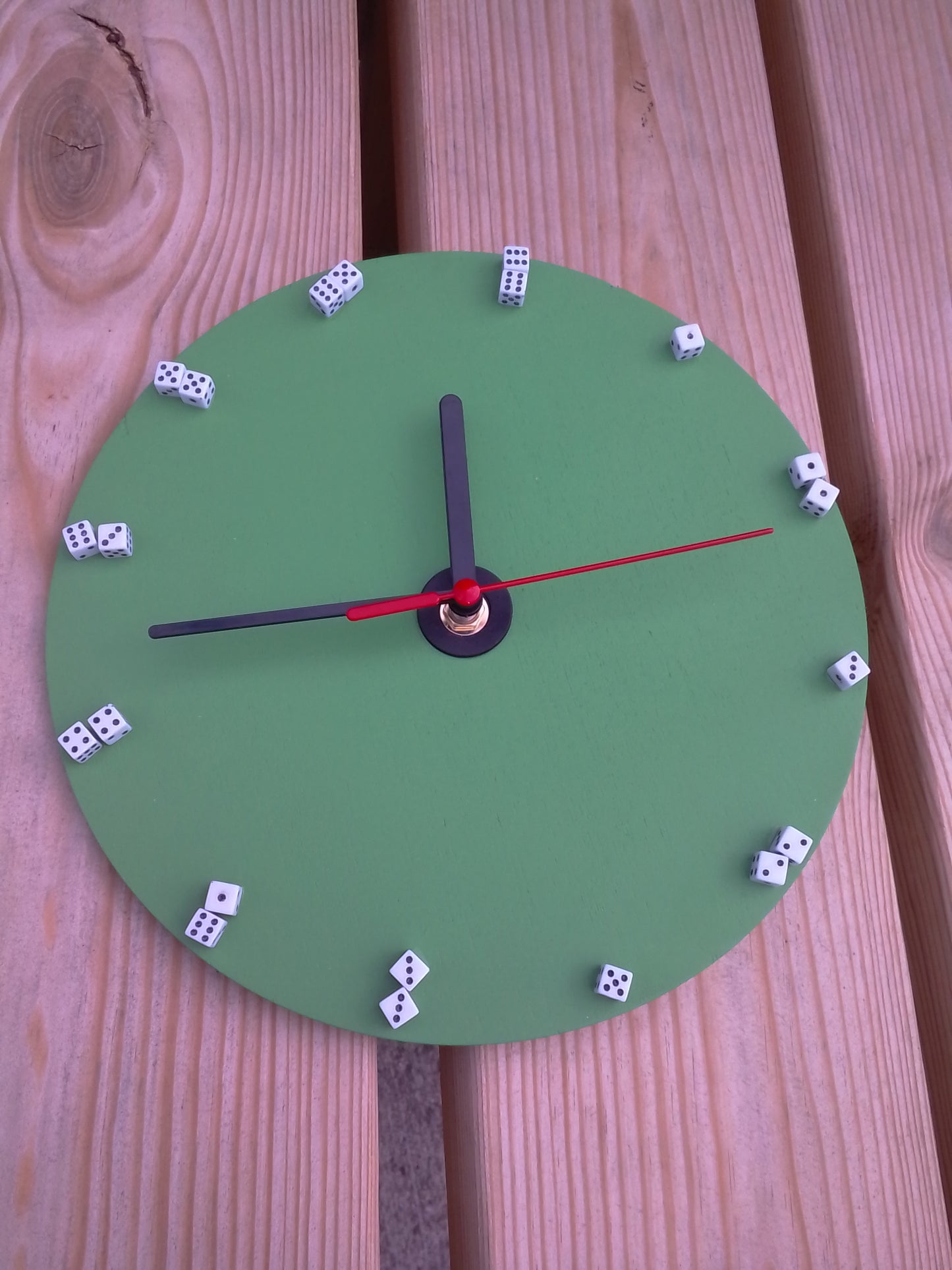 Tumbling dice clock